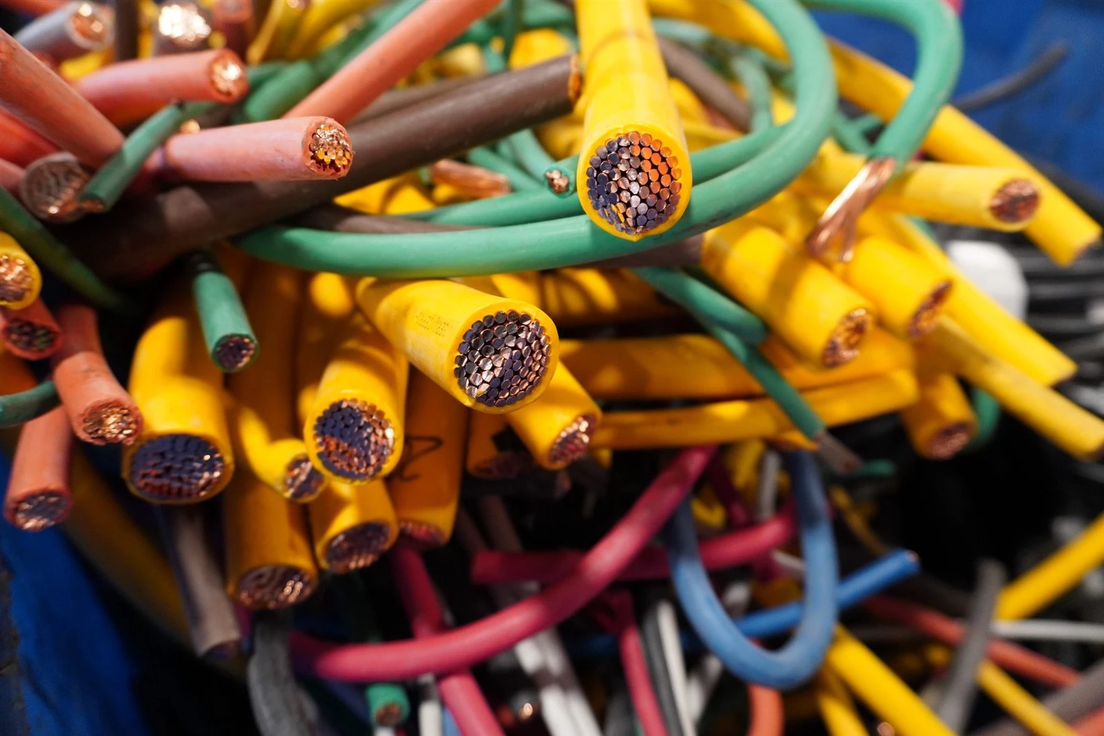 Close-Copper-Cable Close-Copper-Cable